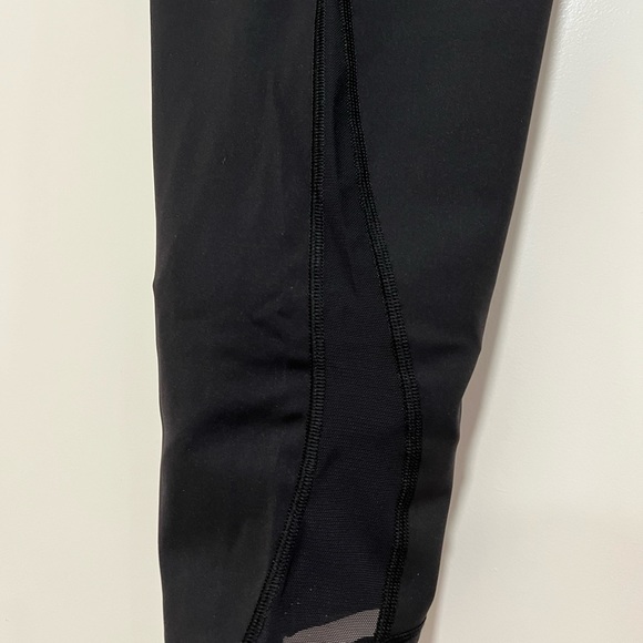 Lululemon Lean in crop 17” - Picture 6 of 9